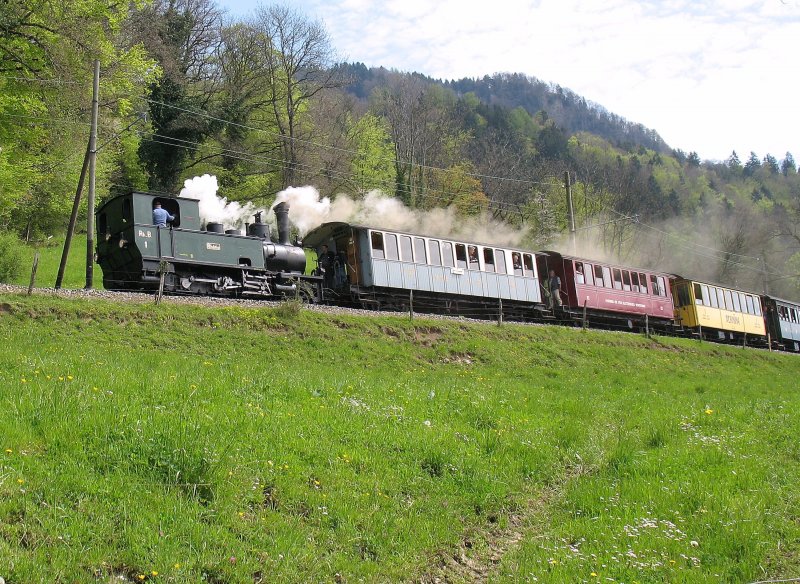 Die G 3/4 1 Rhtia mit einem stattlichen Zug auf dem Weg nach Blonay.
(03.05.2008)