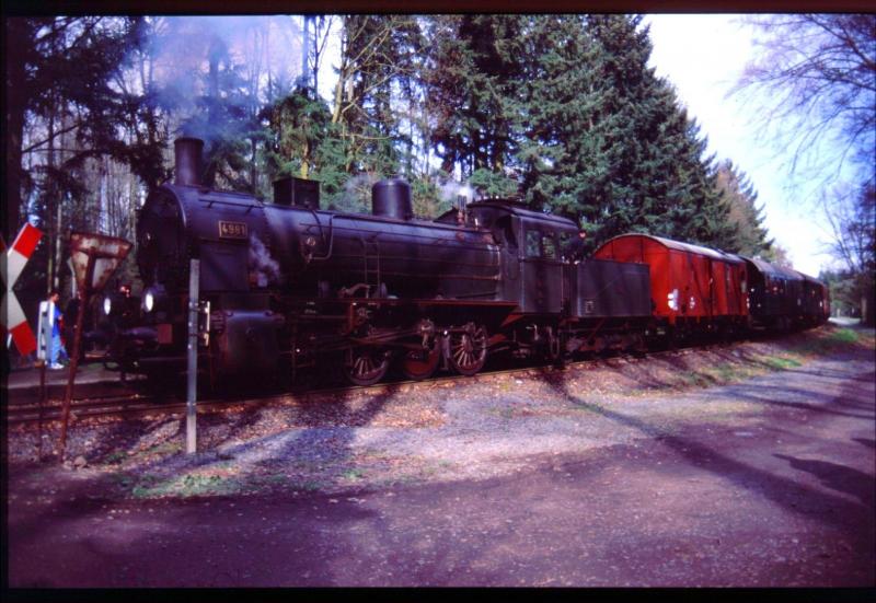 Die G8.1 der Kranichsteiner Eisenbahnfreunde im Bensunger Forst. Mit butterweichen Auspuffschlgen in herrlicher idyllischer Landschaft und einer glnzend gepflegten Maschine, war das ein Genuss der besonderen Art.
