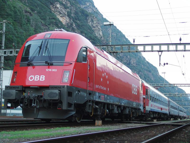 Die ganz neue BB Br 1216 003-4 am 26.6.05 fr Testfahrten in Biasca
