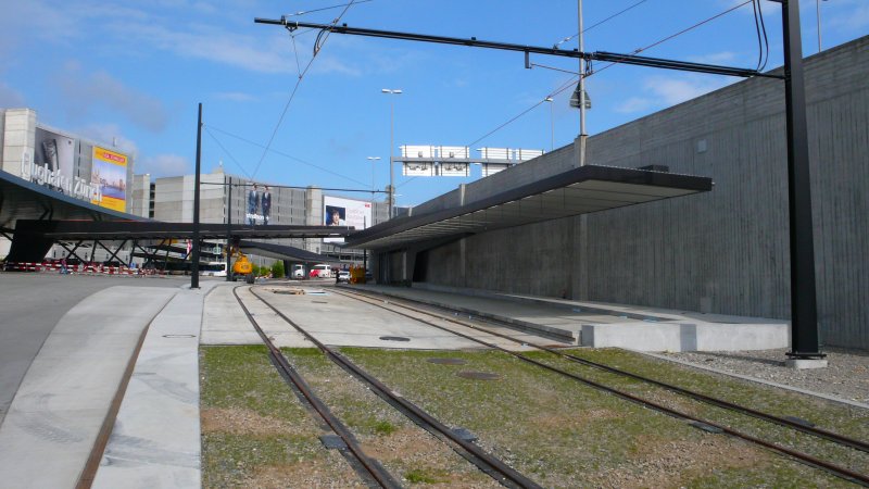 Die Glatttalbahn Station Zrich Flughafen ist schon fast fertig.
