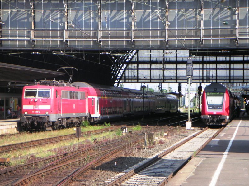 Die Gleise 3-5 am 8.6.2007. Der Re an Gleis 3 Fhrt nach Hannover, der an Gleis 5 nach HB-Vegesack