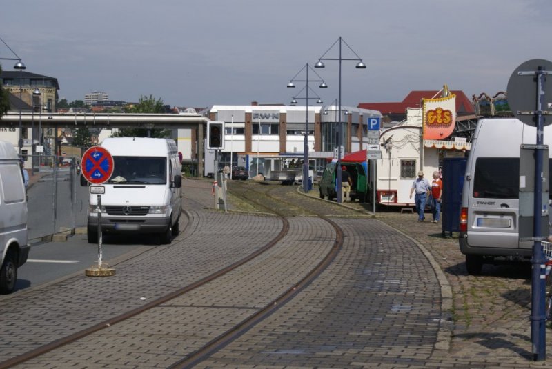 Die Gleise der Flensburger Hafenbahn und der Stadtwerke-Anschluss whren des  Dampf rundum  am 14.07.2007