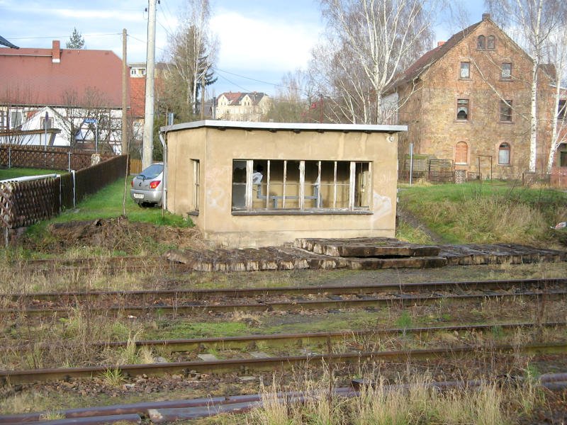Die Gleiswaage an steht noch an der Ausfahrt Ri. Narsdorf in Rochlitz, 10.12.07
