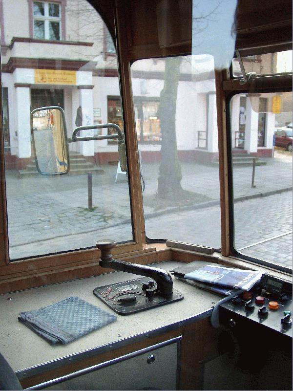 Die Gothaer Triebwagen der Woltersdorfer Straenbahn besitzen auch heute noch ihren Kurbelfahrschalter. 26.03.2002