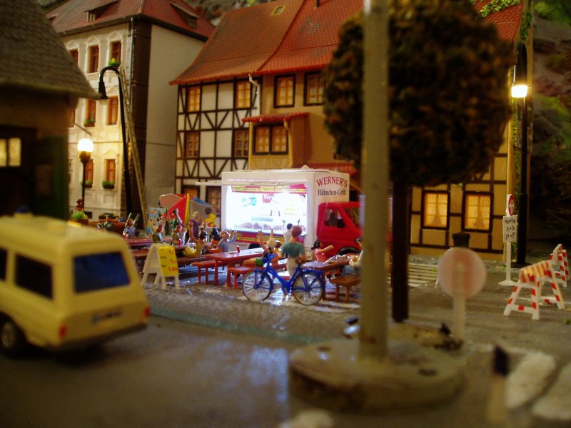 Die Grillhhnchen scheinen zu schmecken!