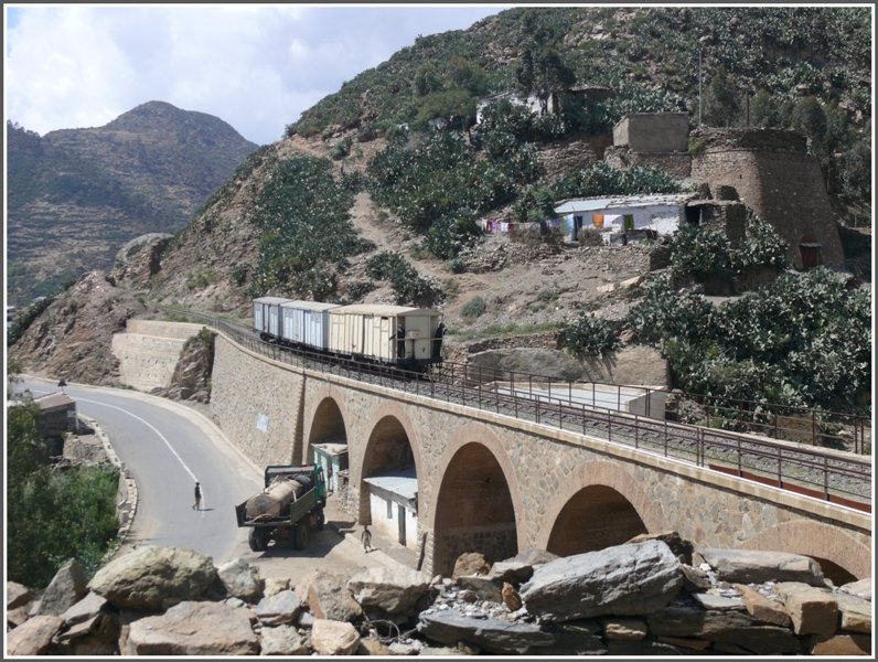 Die G�terwagen rollen den Berg herunter. (01.11.2008)