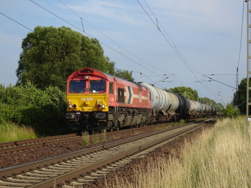 Die H�fen und G�terverkehr K�ln AG (HGK) ist ein moderner Logistik-Dienstleister mit der Class 66. Hier auf dem Weg nach Berlin KBS 240.