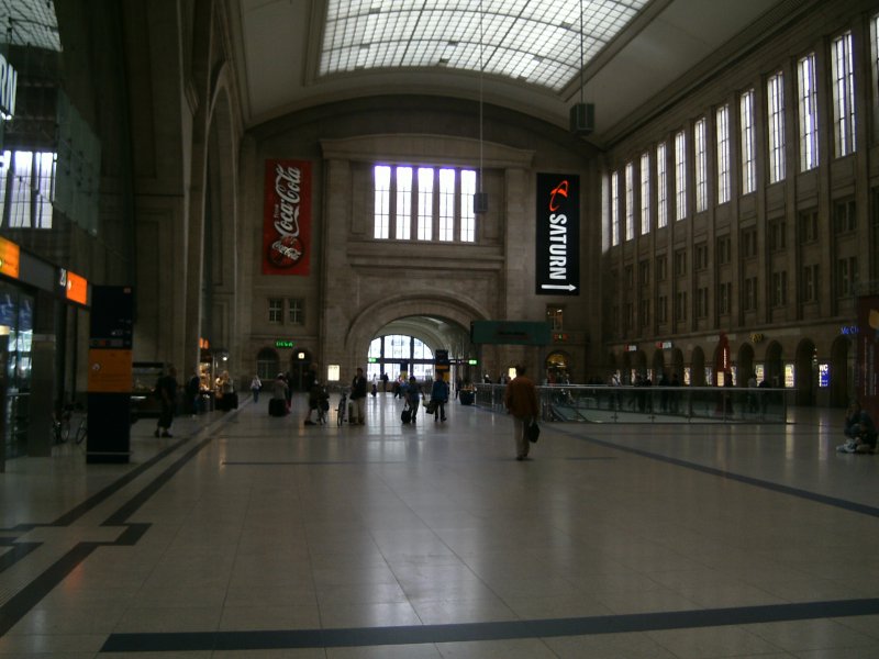 Die Halle des Leipziger Hauptbahnhof bilden den Abschluss der Monumentalbauten des 19.Jahrhundert und den Auftakt des sachlichen Bauens des frhen 20. Jahrhundert.