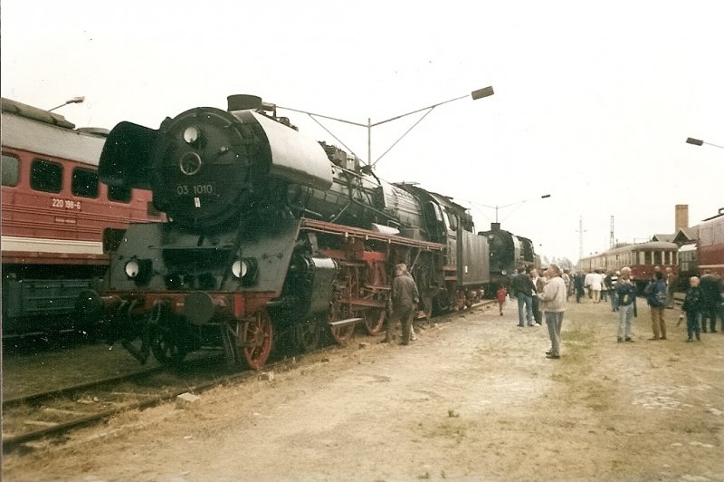 Die Hallenser 03 1010 im Juli 1998 auf einer Lokausstellung in Wismar. 
