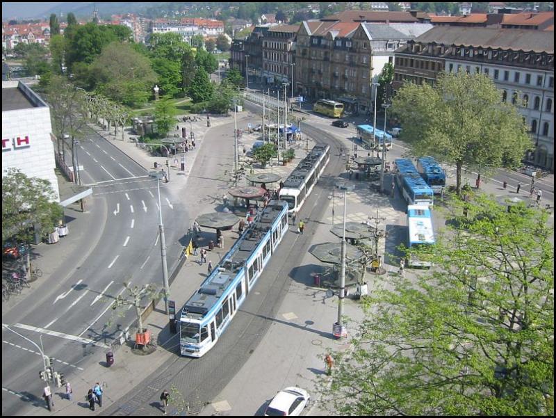 Die Haltestelle Bismarckplatz in Heidelberg, aufgenommen am 11.05.2006 aus dem Panoramalift eines Kaufhauses.