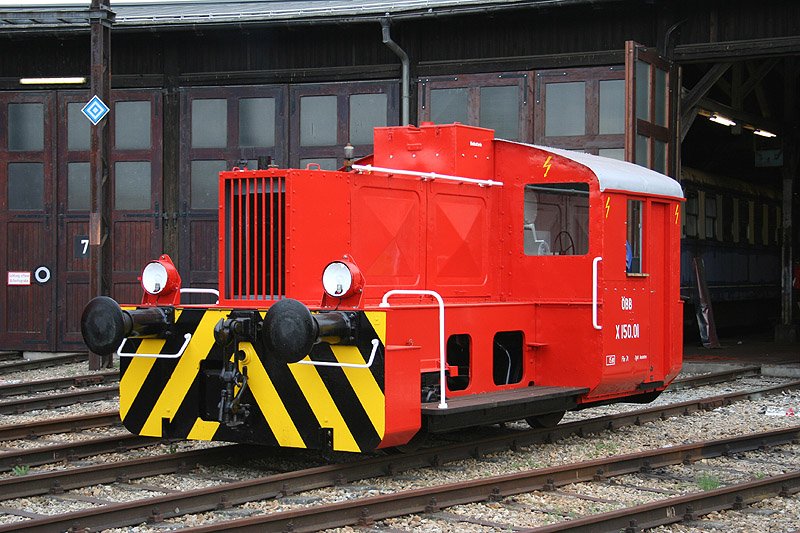Die hervorragend aufgearbeitete K�f X150.01 am Abend des 18. Mai 2009 im Heizhaus Amstetten.