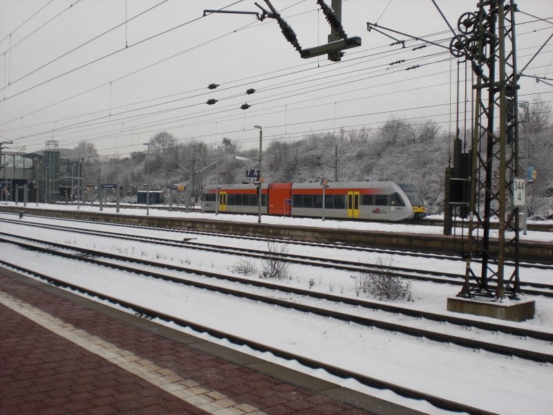 Die Hessische Landes Bahn (HLB) Richtung Bad Wildungen von Gleis 9
