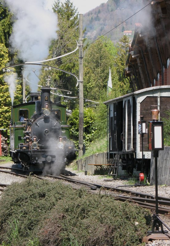 Die HG 2/3 6 Weisshorn 1902 der DFB in Chamby.
(03.05.2008)