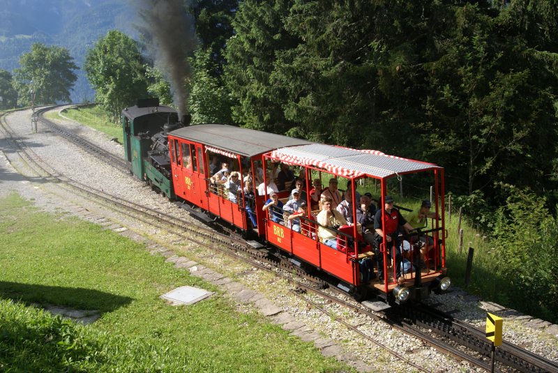 Die historische Dampflok H 2/3 1 fhrt am 20.7.09 aus Planalp aus.