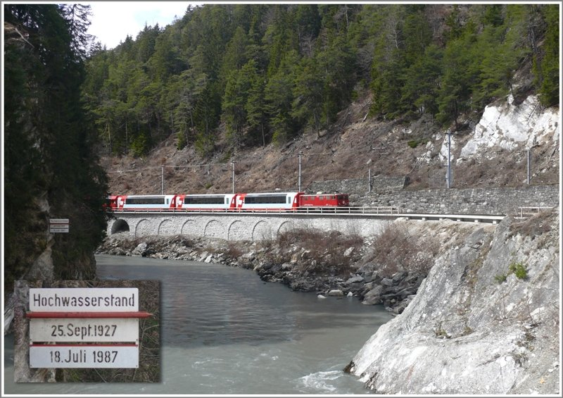 Die Hochwasserstandstafel, die hinten links an der Felswand hngt, etwas vergrssert nochmals im Vordergrund. GlacierExpress 900 erscheint soeben auf der Bildflche. (02.04.2009)