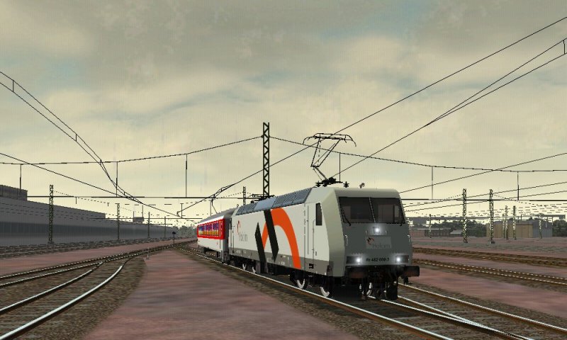 Die HOLCIM Lok rangiert einen Nachtzug im Rbf Hamburg Langenfelde.