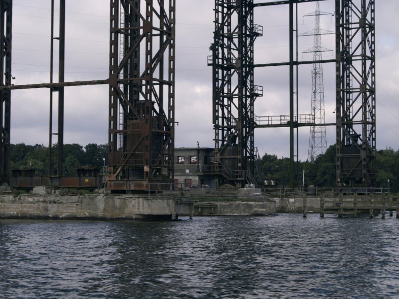 Die Hubbrcke in Karnin hier sieht man gut die gegen Gewichte.