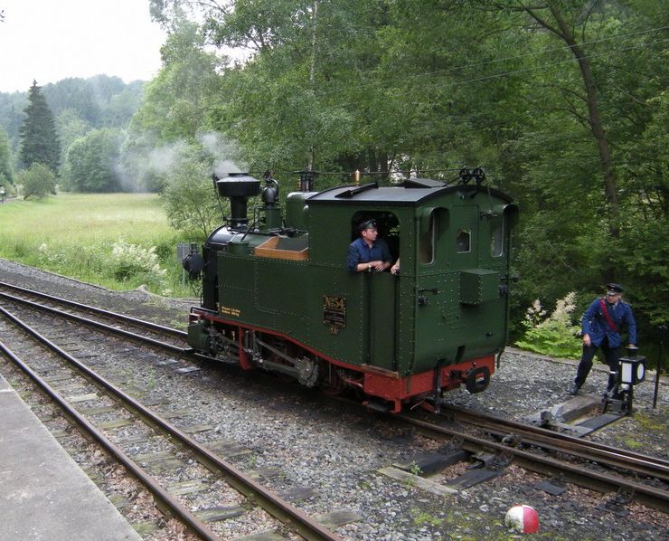Die IK Nr.54 am 28.06.09 beim rangieren in Jhstadt.Spter fuhr die Lok nach Steinbach,von dort aus gings per Tieflader auf die grosse Willkommenstour.