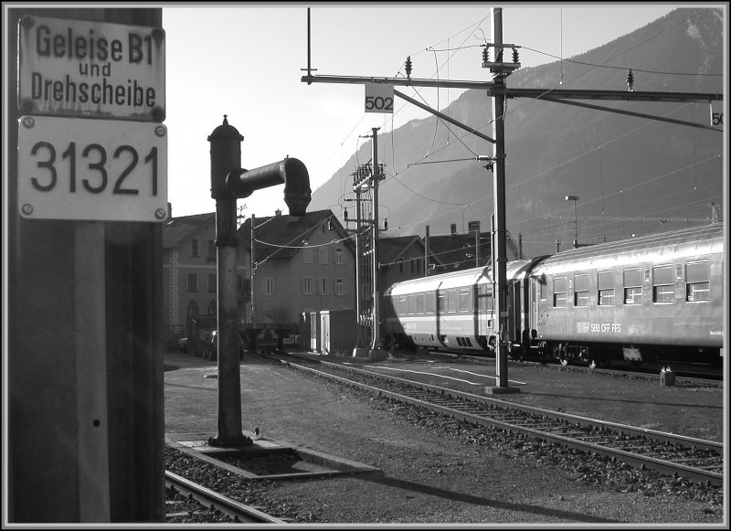 Die Infrastruktur fr gelegentliche Dampflokbesuche in Chur ist noch vorhanden, wie z.B. Drehscheibe und Wasserkran. (20.02.2007)