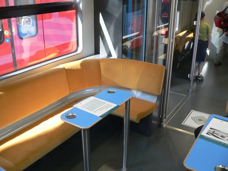 Die innovative und freundliche Innenausstattung des PROTOS kam bei den Besuchern sehr gut an. 24.9.06 Innotrans Berlin