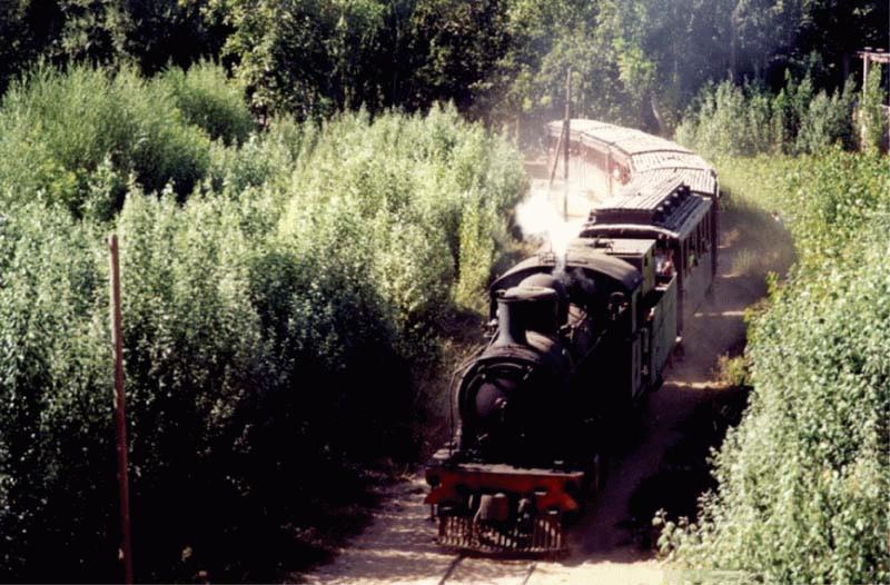 Die im Jahr 1918, gebaute deutsche Micado Schmalspurlokomotive, im Barada Tal nordstlich von Damaskus auf dem Weg zur libanesischen Grenze.