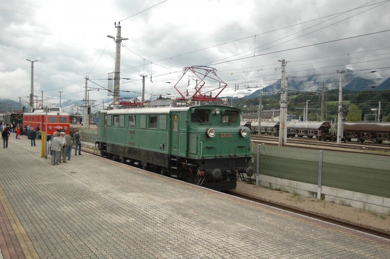 Die im Jahre 1932 in den Dienst gestellte, von Siemens und Krauss gebaute 1670.104 am 23.08.08 bei der Parade zu `150 Jahre Eisenbahn in Tirol´ in Wrgl. Die letzten waren noch bis 1983 im Regelbetrieb