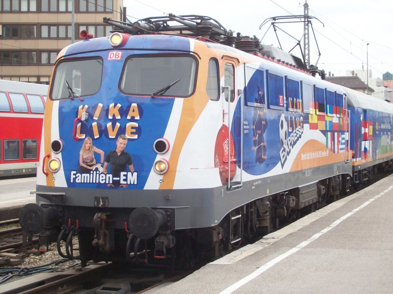 Die KiKa 110er (321-7) am Holzkirchner Flgelbahnhof in Mnchen am 11.04.08. 