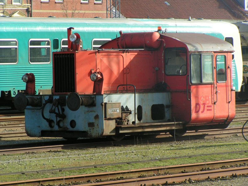 Die Kleinlok der DSB im Bahnhof von Esbjerg. (Esbjerg 11.03.2007)