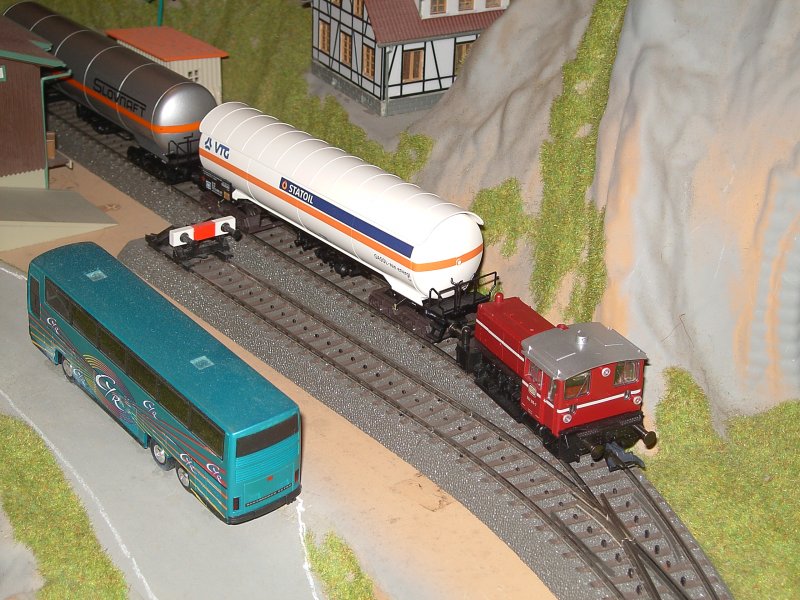 Die Kf III mit einer bergabe am Gterschuppen 