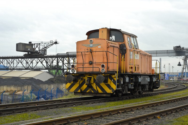 Die Krauss Maffei Lok von TSR Recycling rangiert im Duisburger Hafen. 05.12.2006