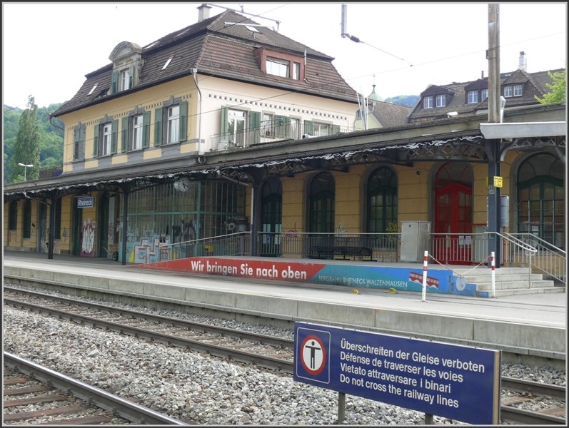 Die k�rzeste Strecke der Appenzeller Bahnen f�hrt von Rheineck hoch in den Kurort Walzenhausen. Ausgangspunkt ist eigens errichtete Bahnsteig auf dem Perron 1 der SBB in Rheineck. (11.05.2008)