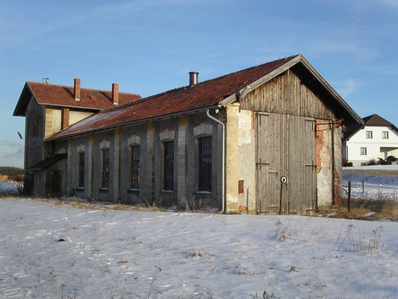 Die langsam verfallende Remise Martinsberg-Gutenbrunn im
Waldviertl N am 1.2.07