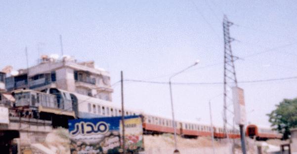 Die LDE650 bei Rangierarbeiten vor dem Hauptbahnhof von Aleppo.(Aleppo am 4.7.2002)