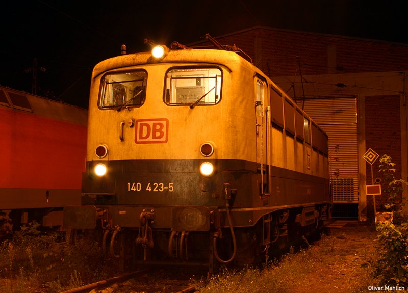 Die letzte in Betrieb befindliche 140 in blau/beiger Lackierung: 140 423 am Freitag, 17. August 2007, in N�rnberg Rbf.