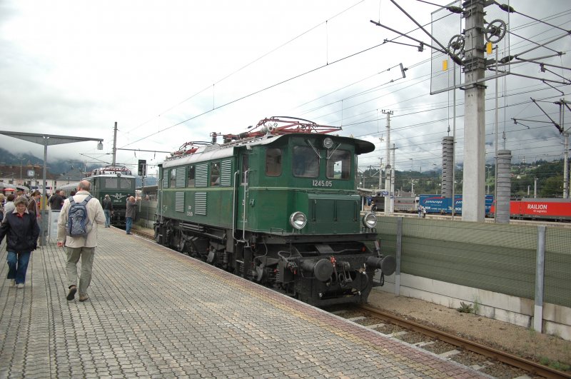 Die letzten der 1934 von Abes und Wlf erbauten 1245 (ex 1170.2) waren noch bis 1995 im Vorspanndienst zu finden. Hier die 1245.05 am 23.08.08 bei der Parade zu `150 Jahre Eisenbahn in Tirol´ in Wrgl