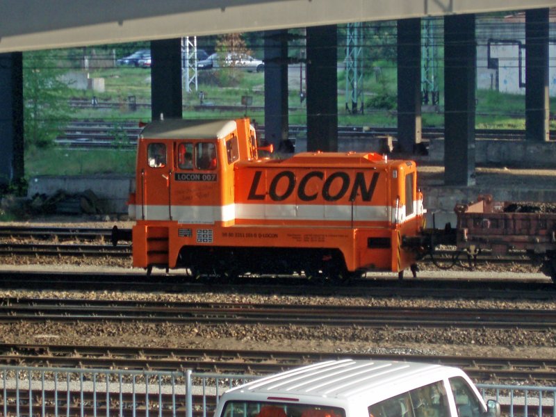 Die LOCON 007 am 3.5.08 unter der Bahnhofsbrcke in Cottbus .