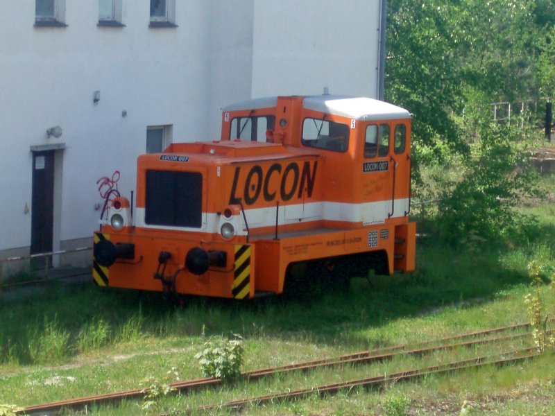 Die LOCON Nr.007 ist wegen einem Motorschaden hinter dem Stellwerk W 24 abgestellt(11.05.08,Cottbus).(Danke an Volker Stckmann fr die Infos)