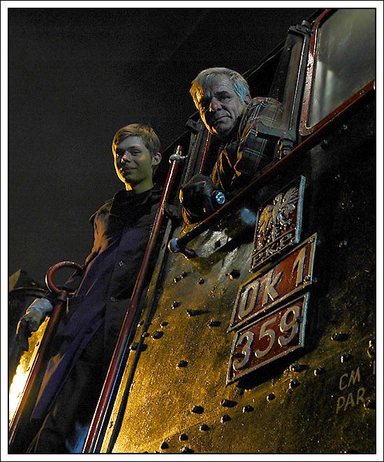 Die Lokmannschaft der Ok1-359 (ex 38 2155), aufgenommen im BW Wolsztyn am 2.5.2008. Man sieht, fr Nachwuchs wird gesorgt.