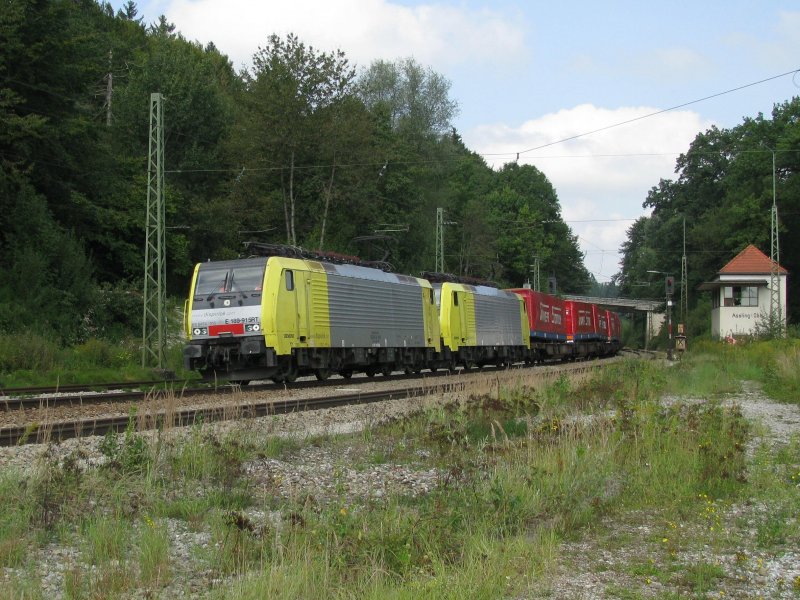 Die Lokomotion Loks 189 915 und 189 xxx mit dem  Winner  am 2.9.2008 in Aling.