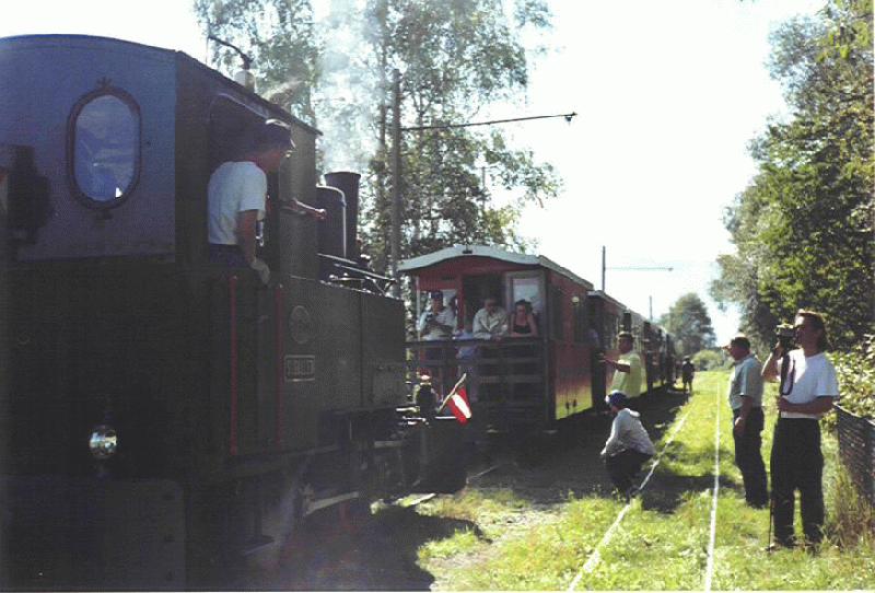 Die Lokomotive St. Gallen f�hrt am 8.9.02 zum Zug um ihn anzukoppeln