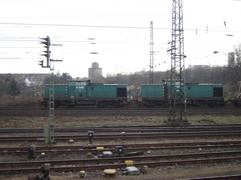 die Loks der BASF Ludwigshafen wurden am 20.02.2006 bei der Einfahrt Ludwigshafen Hbf. kommend aus Richtung Lu-Mundenheim beobachtet