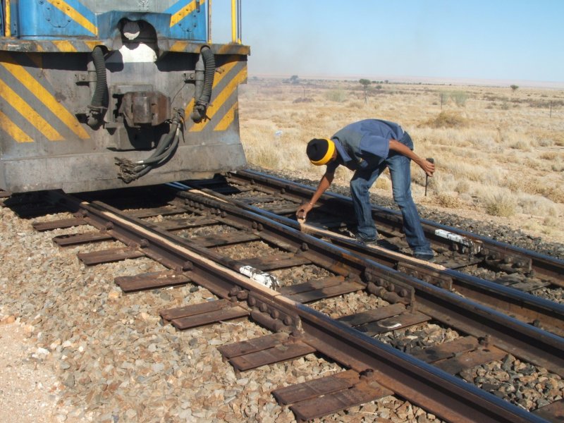 Die Loks sind eigentlich mit Sandern ausgerstet, doch funktionieren diese nur selten bis nie. In kniffligen Fllen muss der Assistant eben von Hand sanden, damit sich die Lok eventuell bewegt...