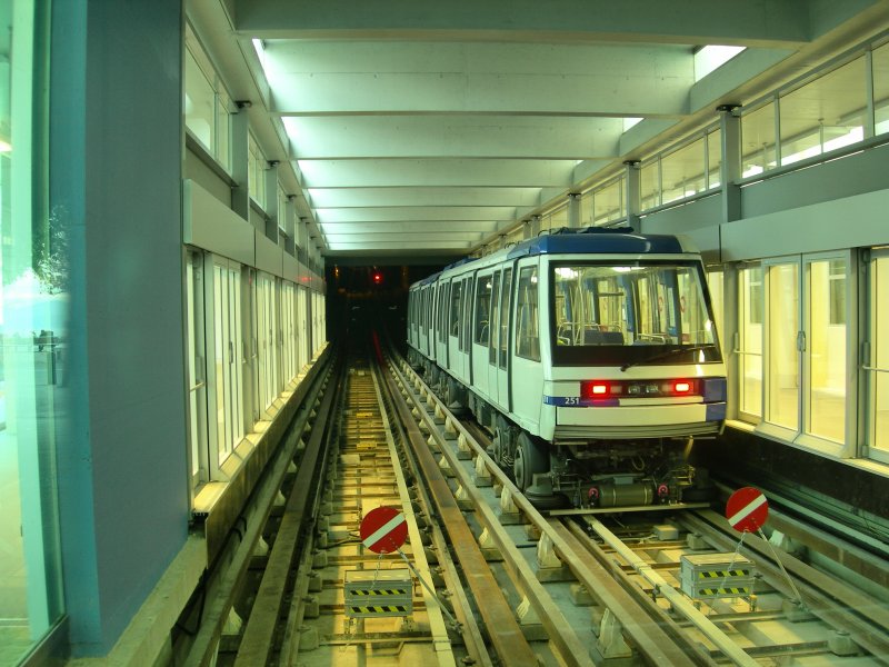 Die Métro (m2)fährt! Und man fühlt sich Lausanne schon fast wie in Paris...
Lausanne Ouchy, den 27. Okt 2008  