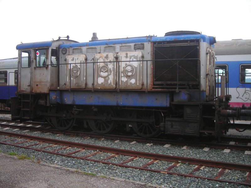 Die M31.2013 noch in alter Farbgebung in Gropetersdorf.
Schon deutlich sieht man ihr den langen aufenthalt im Freien an den der Schuppen wurde immer fr die 93.1422 genutzt.