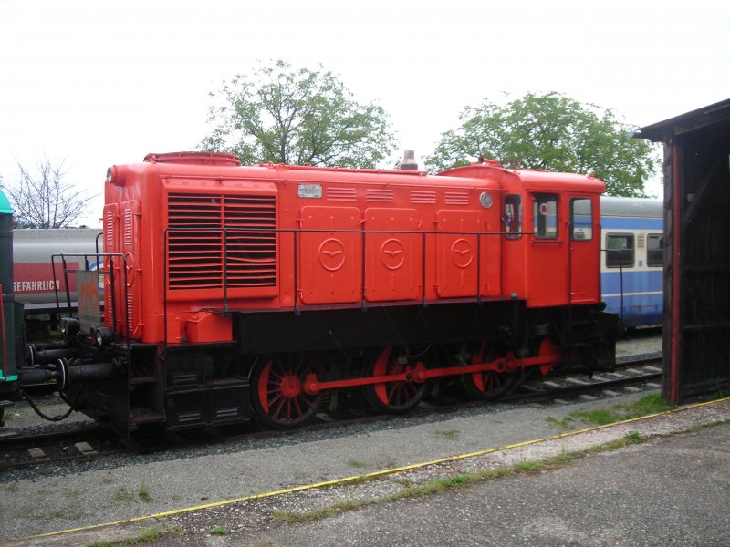 Die M31.2020 der srb in neuer Farbgebung for dem Mrchenzug im Bahnhof Gropetersdorf, dem betrieblichen Zentrum der srb.