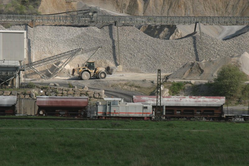 Die MaK G700C der Fels-Werke rangiert am Kalkwerk Hornberg; 24.05.2009