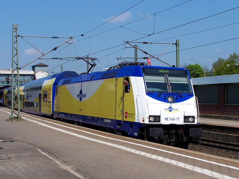 Die ME 146-17 verlsst mit einem ME den bahnhof Hamburg-Harburg in Richtung Uelzen am 24.04.09