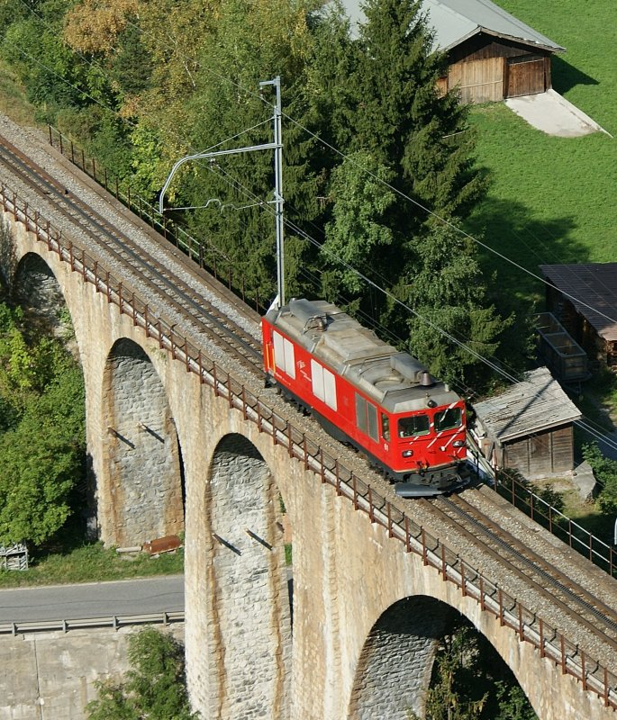 Die MGB Diesellok hrt wohl auf den Namen Gm 4/4 N 61; sie berraschte uns auf unserer Wanderfototour von Grengiols nach Fiesch.
(28.08.2009)  