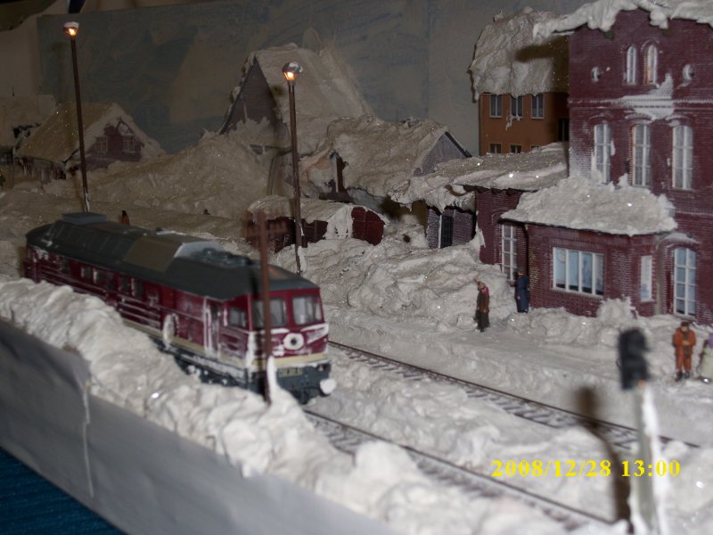 Die Modellbahnausstellung in Sassnitz hatte das Thema: Winter 1978/79.Auch diese HO-Anlage zeigte das Motiv Winter.Viele Besucher erinnerten sich an die damalige Winterzeit.