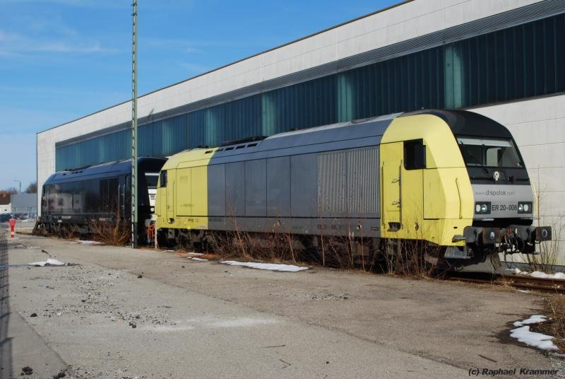 Die MRCEdispolok ER 20-006 (253 006-1) und ER 20-009 (223 009-2) warten am 18.03.09 auerhalb des mittlerweile umzunten BW Kempten auf neue Einstze.
